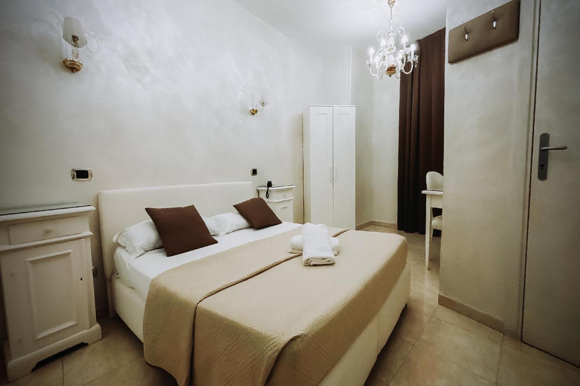 Bee Queen Hotel