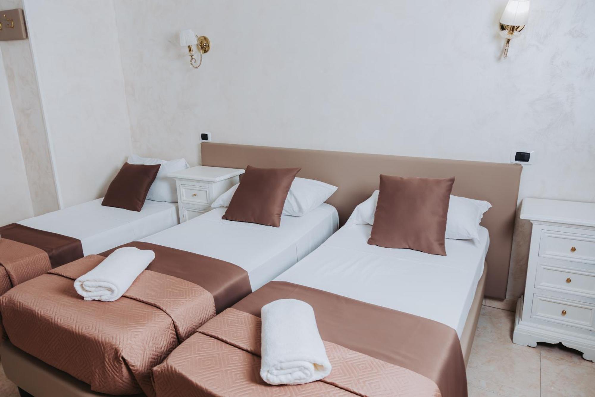 Bee Queen Hotel