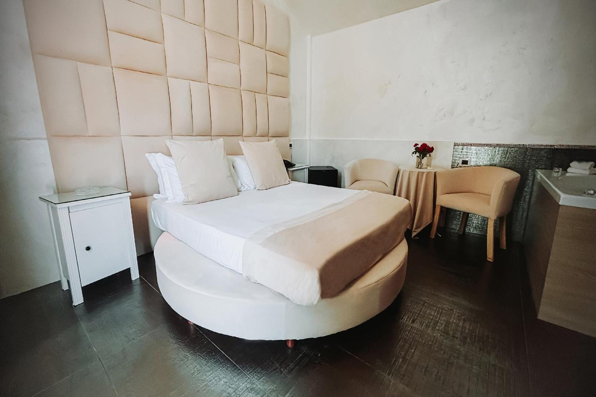 Hotel Bee Queen Varcaturo
